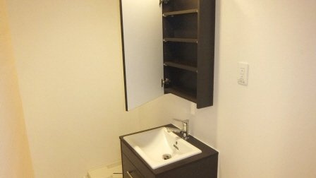 リブリ・千草の洗面所|洗面台の上にも物入れ！！