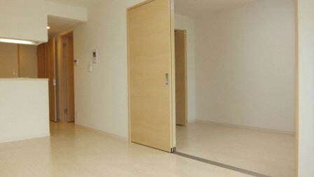 リブリ・千草の居間・リビング|カウンターキッチンです。