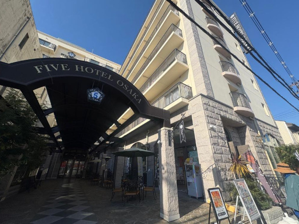 大阪市生野区桃谷２丁目の店舗一部の外観
