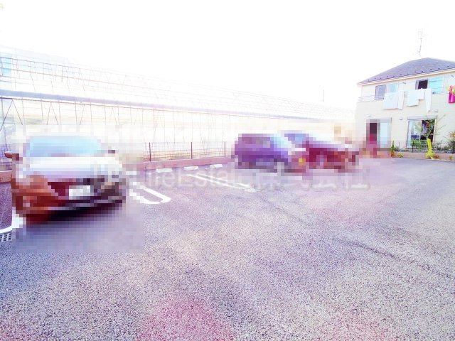 ティーフレイム　の駐車場