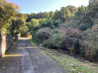 【前面道路含む現地写真】 | 天辰町字竹山 土地