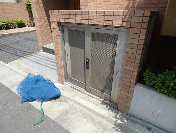 メゾンドボヌール梅島のエントランス