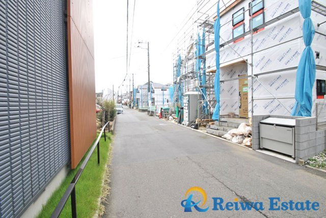 新築戸建　茅ヶ崎市松林1丁目2期の前面道路含む現地写真