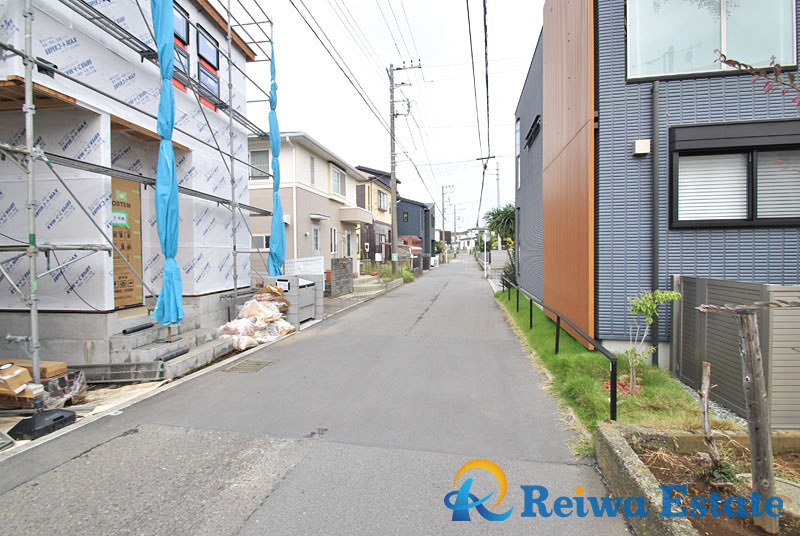 新築戸建　茅ヶ崎市松林1丁目2期の前面道路含む現地写真