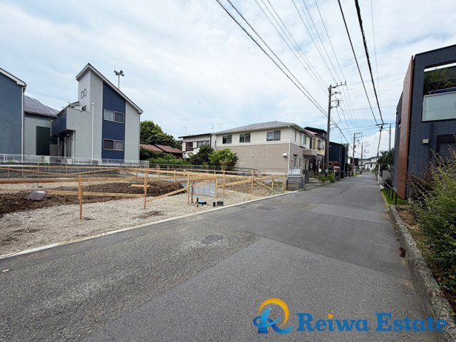 新築戸建　茅ヶ崎市松林1丁目2期の前面道路含む現地写真