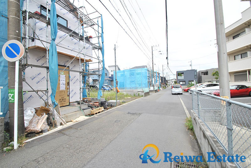 新築戸建　茅ヶ崎市松林1丁目2期の前面道路含む現地写真