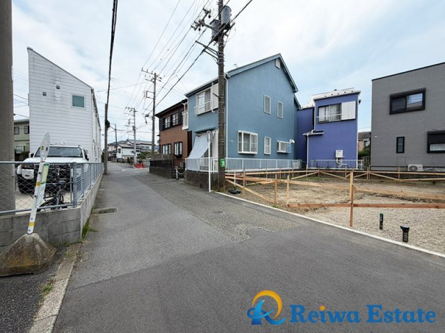 新築戸建　茅ヶ崎市松林1丁目2期の前面道路含む現地写真