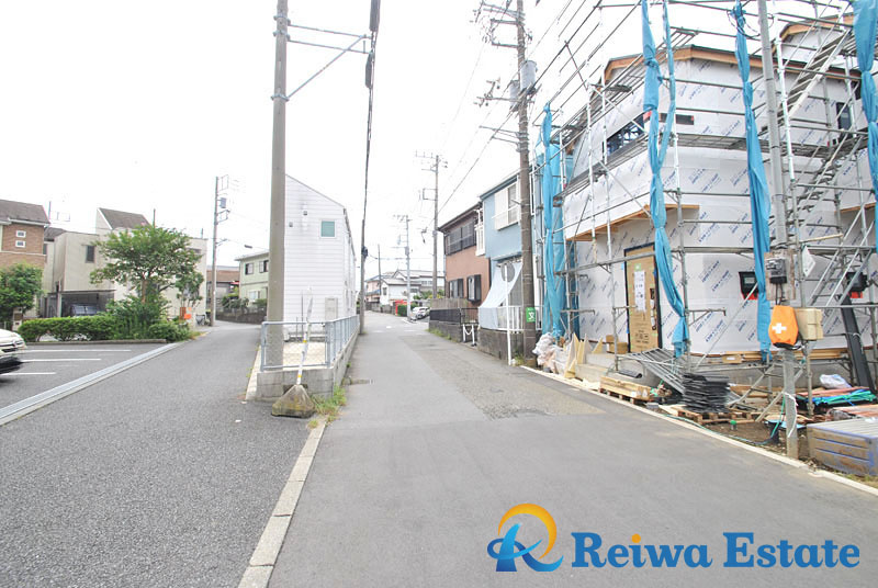 新築戸建　茅ヶ崎市松林1丁目2期の前面道路含む現地写真