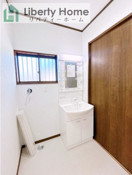古河市南町　中古戸建の独立洗面台