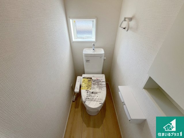 加古川市野口町良野　第13期　新築一戸建てのトイレ|1・2階の2ヶ所にあるので、朝の忙しい時間の順番待ちもなく、深夜の利用にも大変便利です。