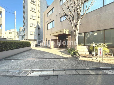 【エントランス】 | グランロイヤル曳舟 | 【エントランス】マンションのエントランスは、その物件の印象を決める、顔とも言える場所です。毎日通る場所ですからきれいなのが一番です。