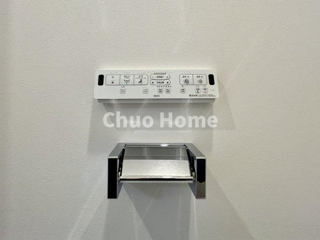 グランロイヤル曳舟の内装|【ウォシュレット】清潔に使いたいお手洗いには最適な設備です。もちろんウォームレットも標準装備です。