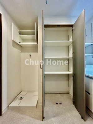 【ランドリースペース】 | グランロイヤル曳舟 | 【ランドリースペース】担当者がスケールを持ち歩いておりますので、ご見学時には現在お使いの洗濯機などがきちんと収まるかなどもチェックして下さい。見学前に測っておくと非常に便利だと思います。