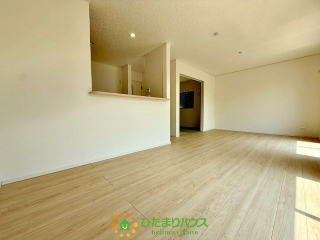 久喜市青毛第3　新築一戸建て　01　クレイドルガーデンの居間・リビング