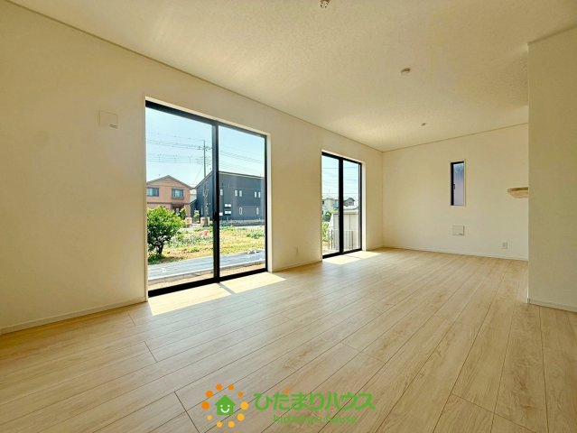 久喜市青毛第3　新築一戸建て　01　クレイドルガーデンの居間・リビング