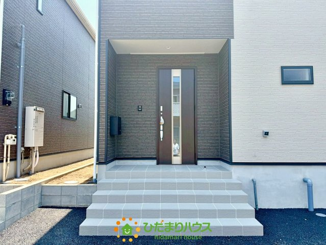 久喜市青毛第3　新築一戸建て　01　クレイドルガーデンの玄関