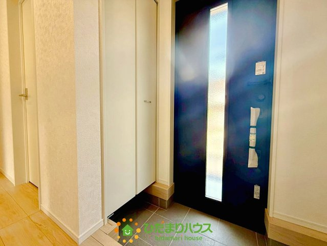 久喜市青毛第3　新築一戸建て　01　クレイドルガーデンの玄関