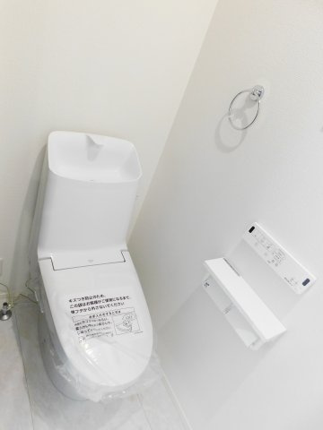 名古屋市西区貝田町１丁目の新築一戸建のトイレ|◇トイレ◇　　１・２階　節水型シャワートイレ　リモコンパネル付き