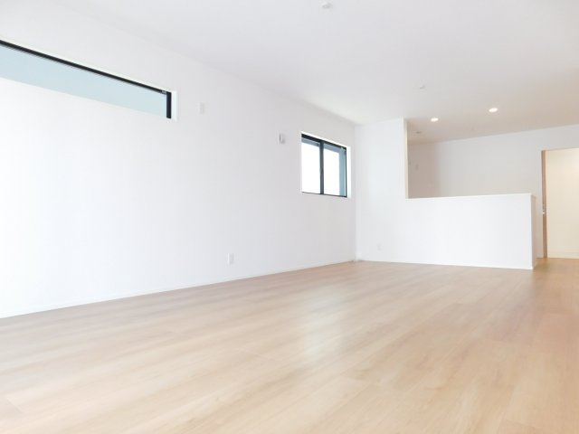 名古屋市西区貝田町１丁目の新築一戸建の居間・リビング|◇リビング◇　　広くて明るいリビング１９．５８帖　リビングが見渡せる対面キッチン♪　床暖房完備♪