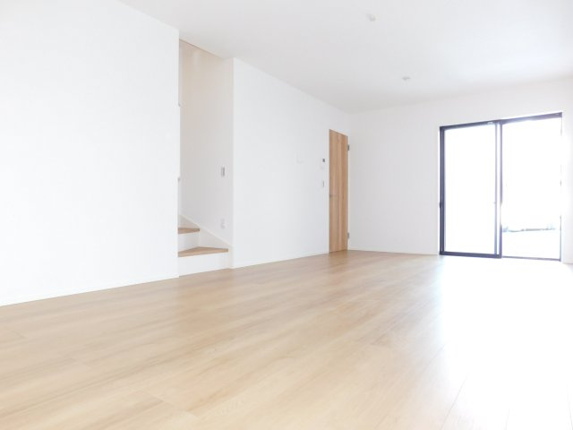 名古屋市西区貝田町１丁目の新築一戸建の居間・リビング|◇リビング◇　　広くて明るいリビング１９．５８帖　インテリアが映える広々空間♪　