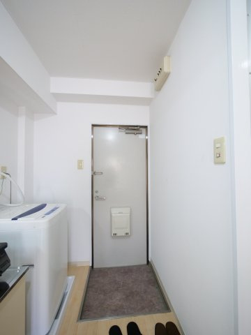 シャルムパレスAの玄関|※写真は別の部屋のものです。