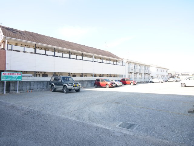 シャルムパレスAの駐車場