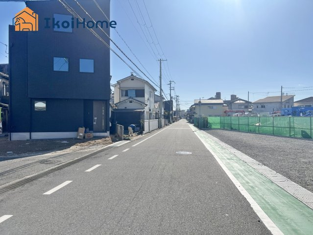 明石市魚住町住吉3丁目　土地の前面道路含む現地写真|●年中無休：当日予約可●前面道路東側広く幅員約6.6mございますのでお車の出し入れも安心です。