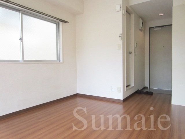 高台コーポの居間・リビング|すっきり明るいお部屋です♪