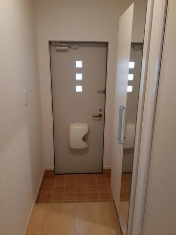 レジデンス桜の玄関