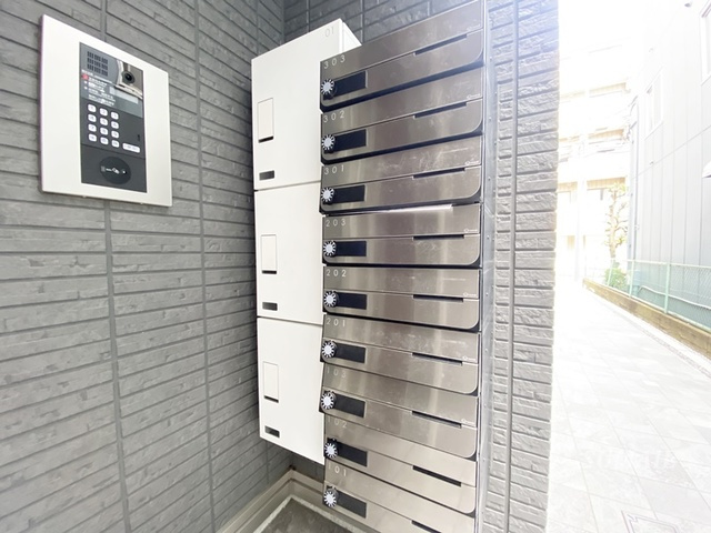 アンジュール舟渡のその他共用部分|集合ポストと宅配ボックスです♪