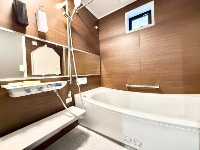 練馬区錦1丁目　中古戸建の浴室|追い焚き機能付きのため、帰りが遅くなった日にも温かい湯船に浸かって疲れを癒すことができます。

現地ご見学希望・資料請求などお気軽にお問い合わせ下さい！
03-5990-5201