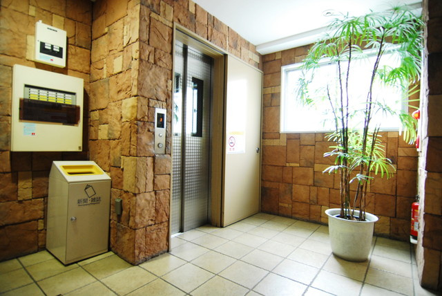 タチバナビルのロビー