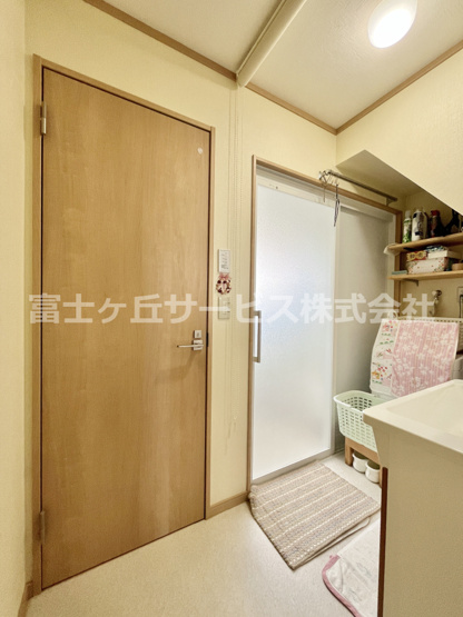 【脱衣所】 | 磐田市掛塚　中古住宅 | 洗面脱衣室です