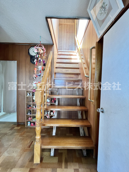 【内装】 | 磐田市掛塚　中古住宅 | 階段です