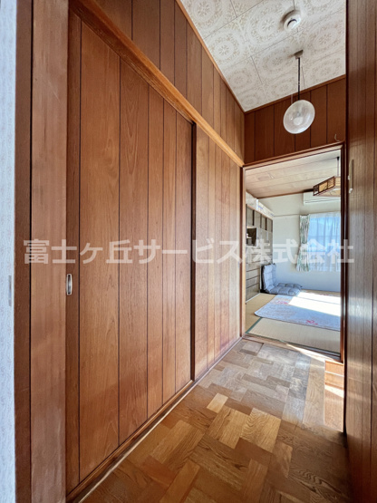 【収納】 | 磐田市掛塚　中古住宅 | 階段をあがったところに収納があります