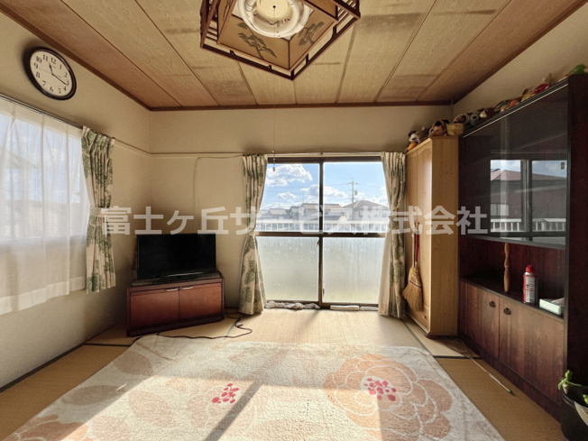 【寝室】 | 磐田市掛塚　中古住宅 | 2階の8帖洋室