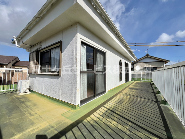 【バルコニー】 | 磐田市掛塚　中古住宅 | 広いバルコニー