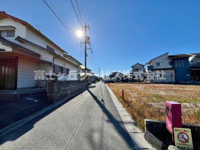 【前面道路含む現地写真】 | 磐田市掛塚　中古住宅 | 前面道路含む現地写真です