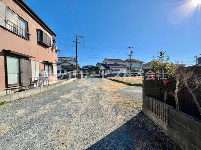 【前面道路含む現地写真】 | 磐田市掛塚　中古住宅 | 前面道路含む現地写真です