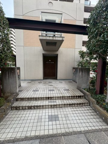 グローリアスタウン聖心弐番館のエントランス
