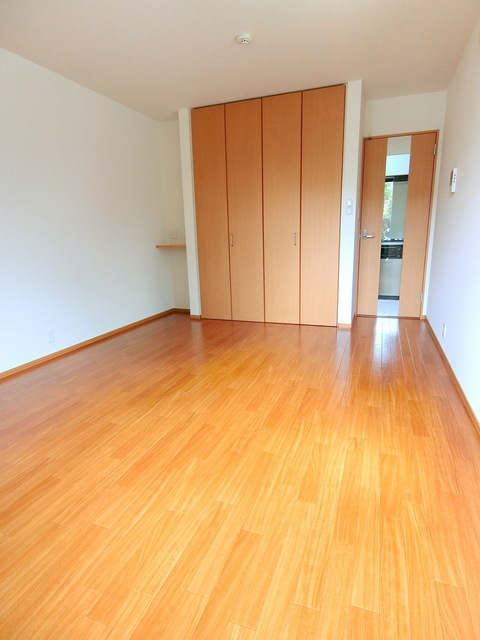 ヘーベル宮前の居間・リビング|★7.8帖の洋室★