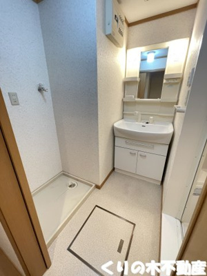 【洗面所】 | プリムローズ北日吉Ａ | 忙しい朝には欠かせない洗面所です