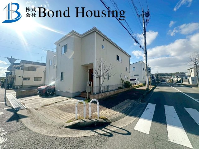 全居室南向きで陽当たり良好　宮下1丁目　中古戸建の前面道路含む現地写真