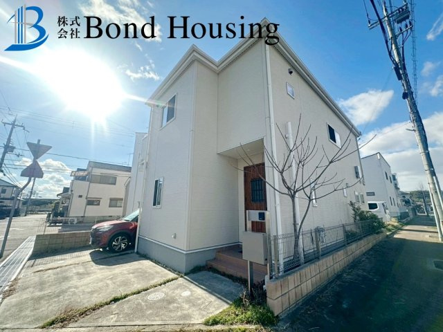 全居室南向きで陽当たり良好　宮下1丁目　中古戸建の前面道路含む現地写真