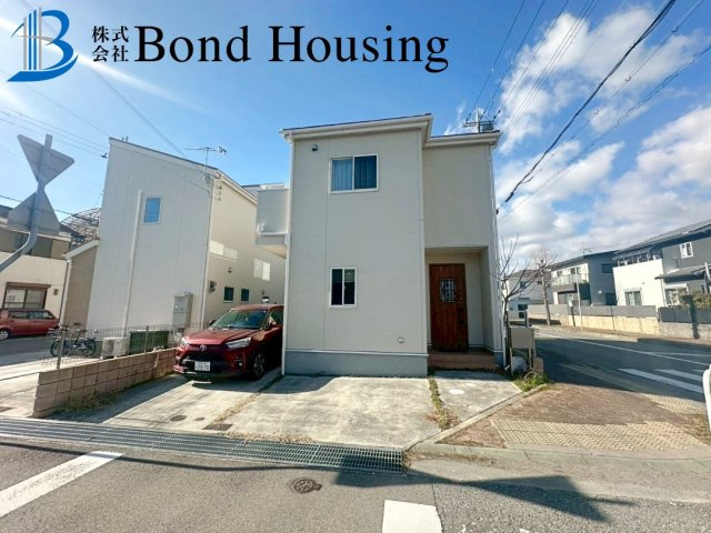 全居室南向きで陽当たり良好　宮下1丁目　中古戸建の前面道路含む現地写真