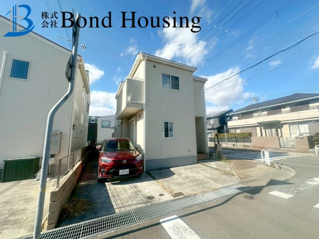 全居室南向きで陽当たり良好　宮下1丁目　中古戸建の前面道路含む現地写真