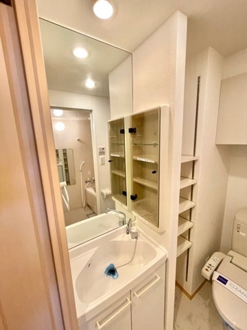 新品家具付きマンション大森北10(KaGood東京)の独立洗面台