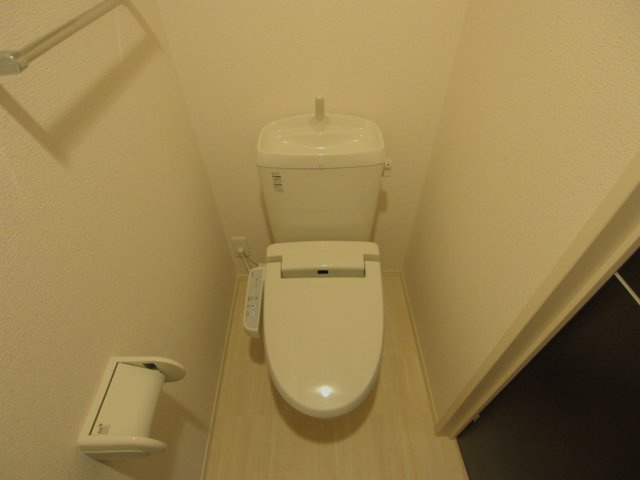 コリーヌメゾンのトイレ|※反転している別部屋のお写真です※