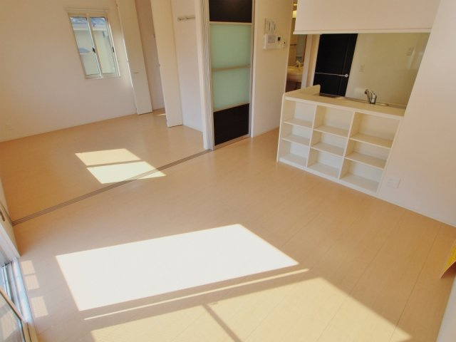 コリーヌメゾンの居間・リビング|※反転している別部屋のお写真です※