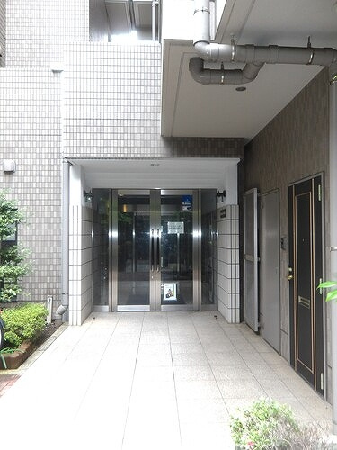 リヴィエルバーグ西大島のエントランス|エントランス外観　※2025年6月撮影